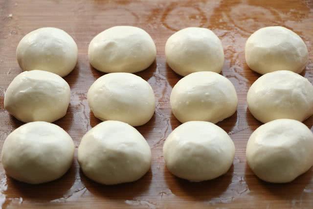 外皮酥软的绿豆饼怎么和面,绿豆饼圆的厚的外皮像炸过一样