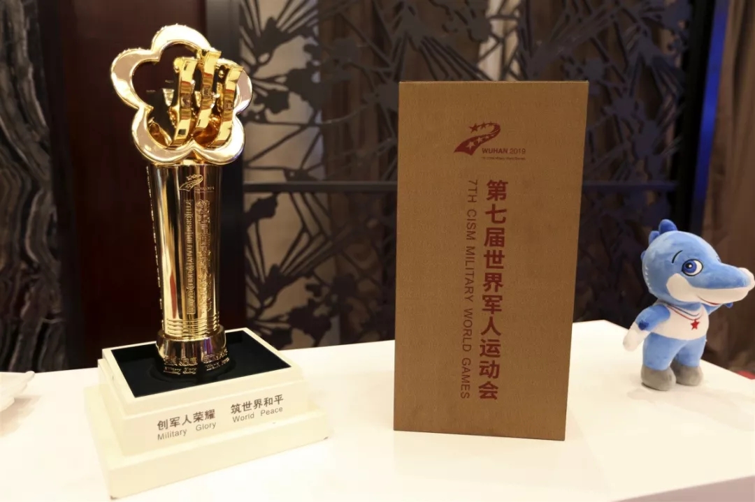 军运会部队获奖归来欢迎仪式,军体运动会奖杯