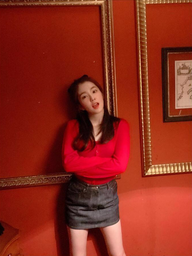 裴珠泫皮裙,裴珠泫皮衣皮裙