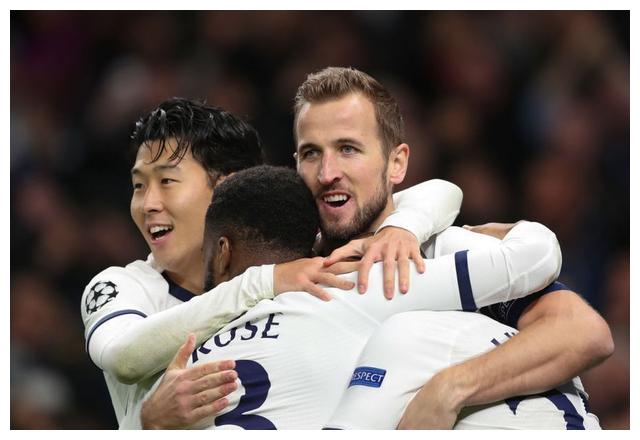 国足大爷散步,快发边线球足球