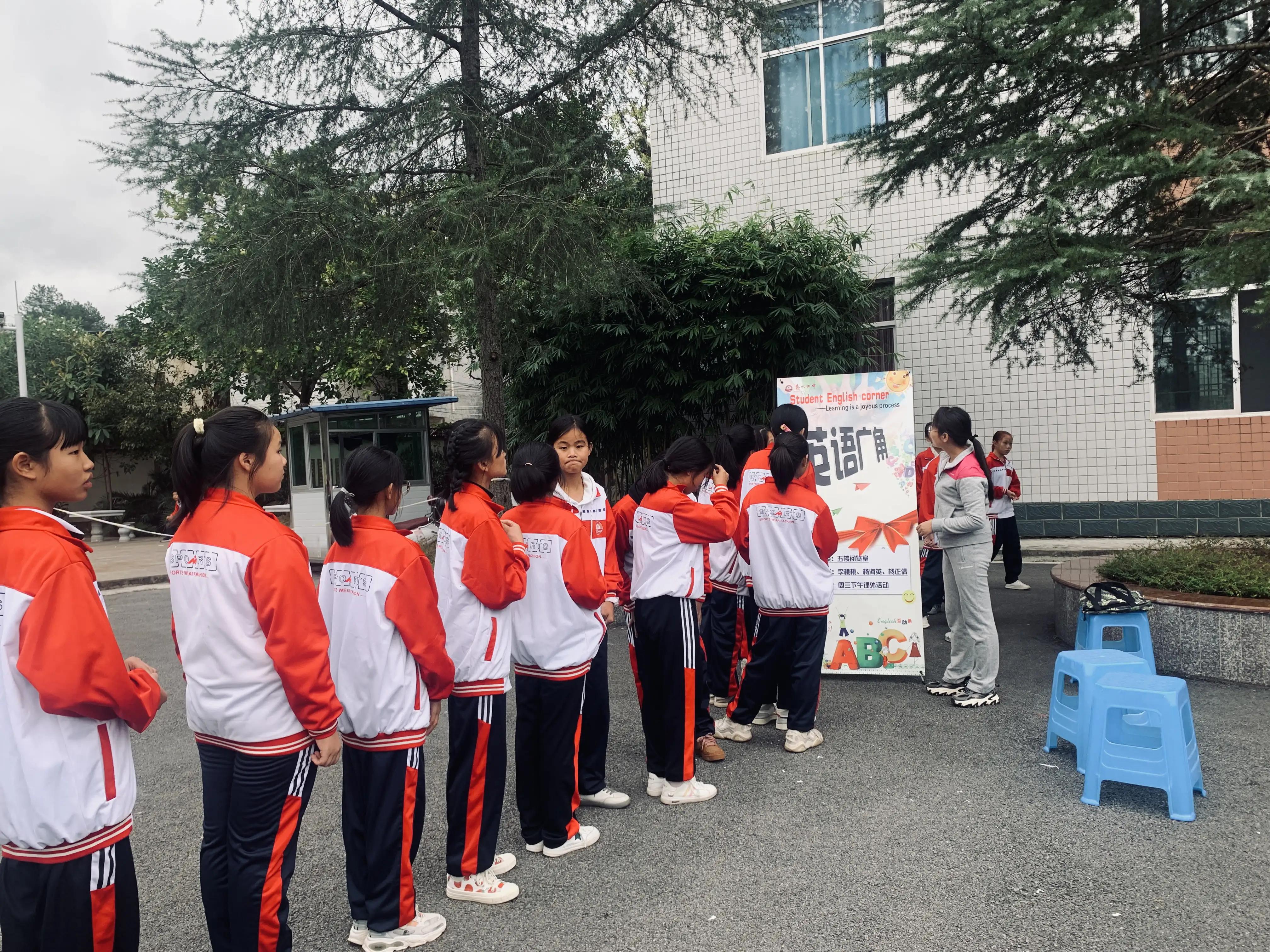 ps社团招新海报,社团招新的新颖活动