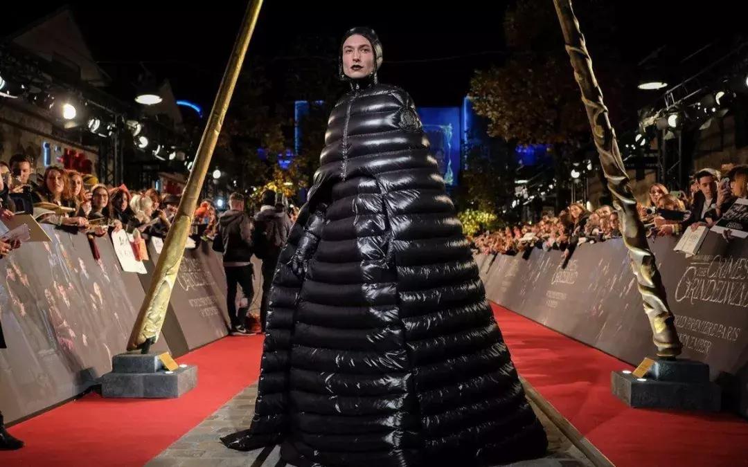 一到冬天，设计师就开始放飞自我，UGG出了一款“麻袋”？