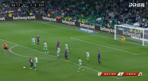 梅西进球跪地膜拜,梅西阿根廷球迷全场膜拜