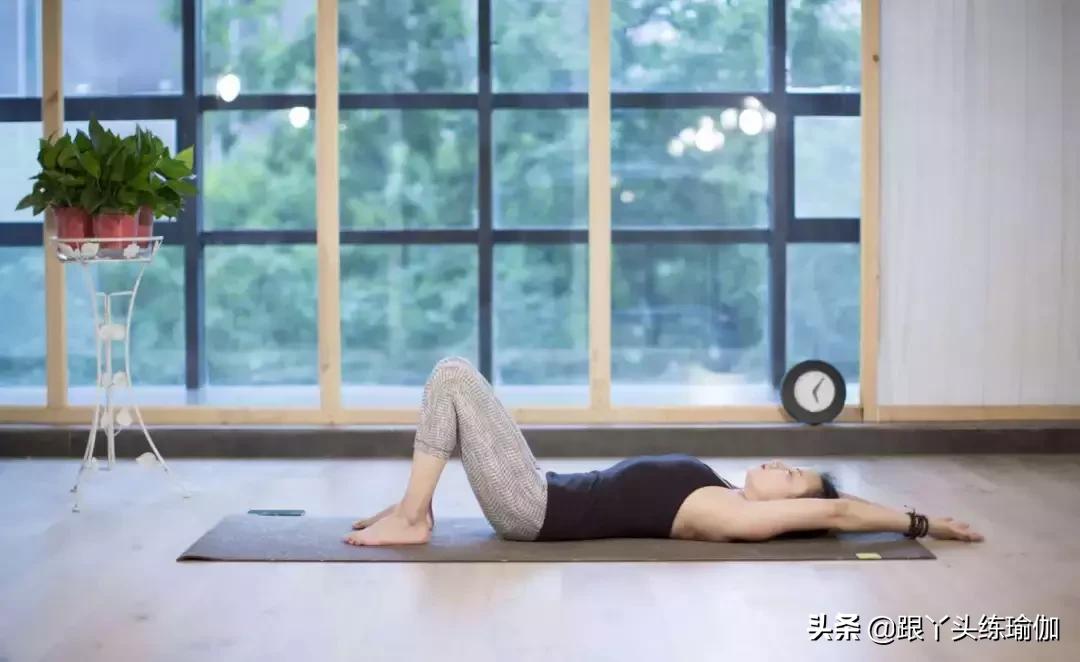 尾骨本身就是内收的，为什么还要卷尾骨？