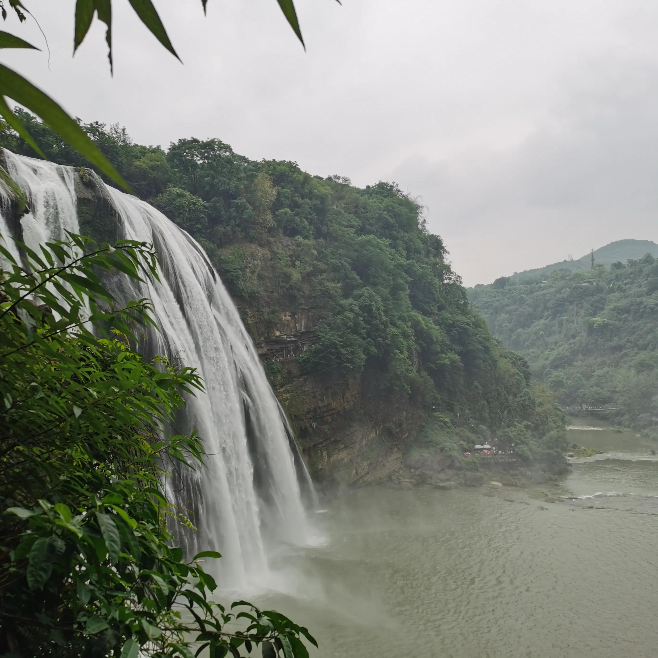 向南方和向北方,登上山顶看美景贵州黄果树瀑布