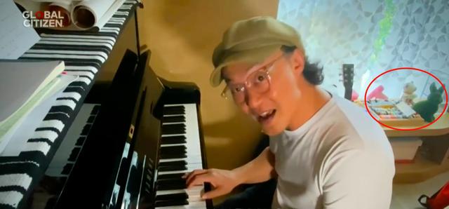 郎朗吉娜夫妻三重奏完整,郎朗吉娜在家四手联弹