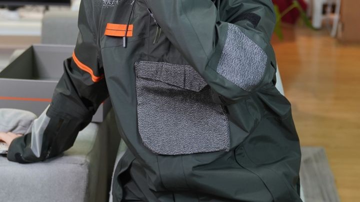 科技服男,科技男服