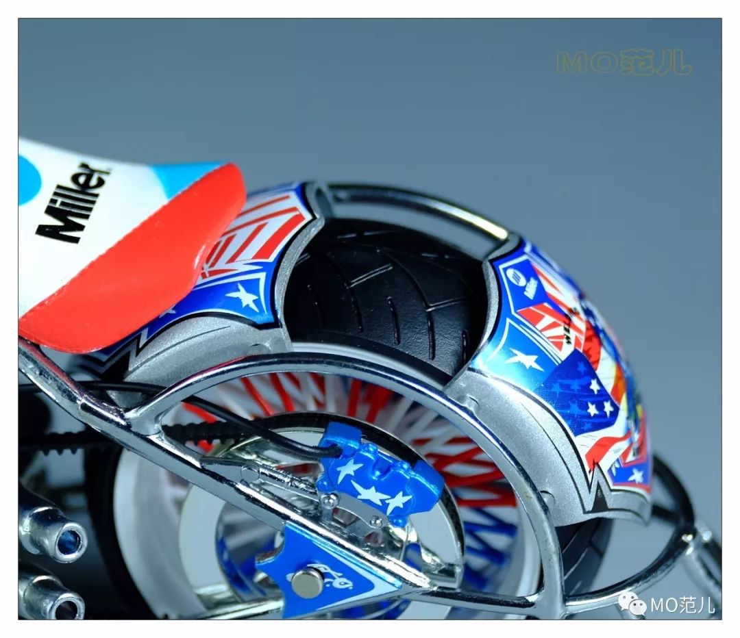 想试试用蓝色“焊”住你的眼睛是什么感受吗?