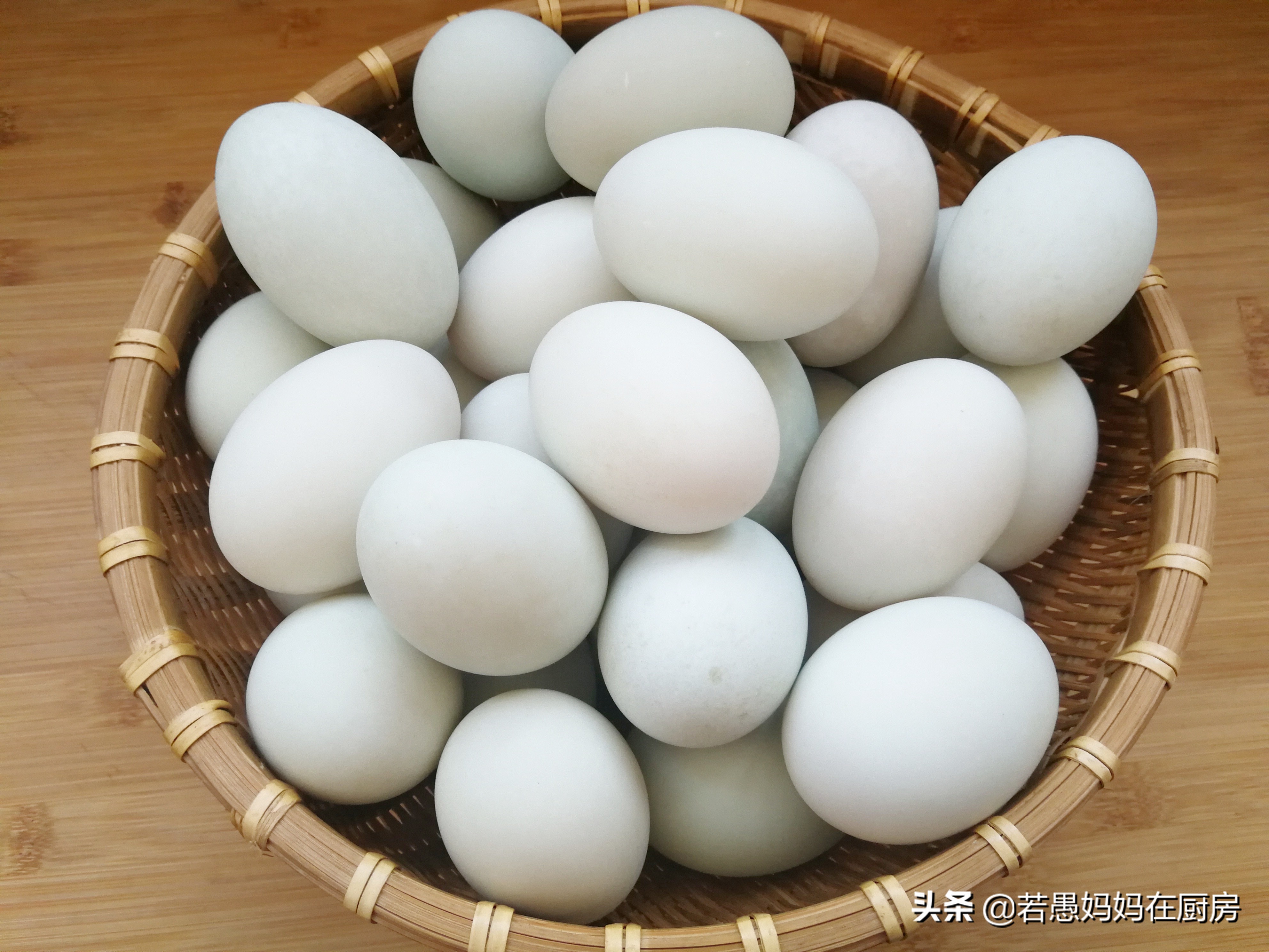 怎样腌咸鸭蛋好吃又冒油,怎么腌制咸鸭蛋好吃又流油