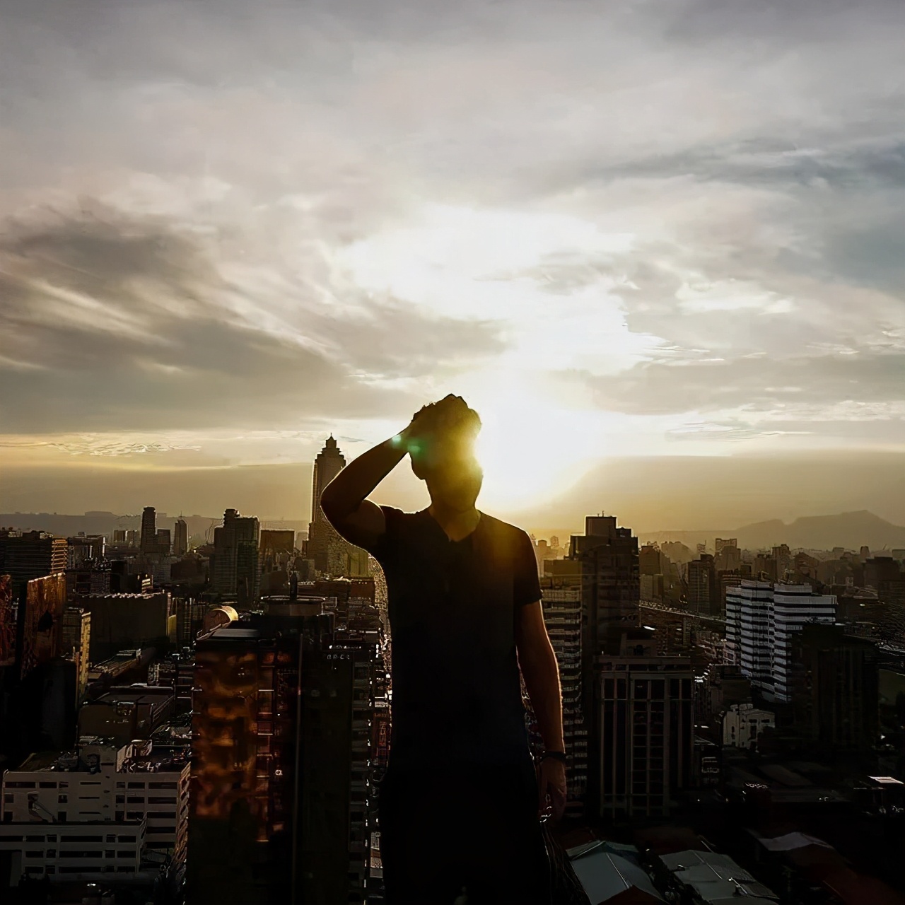 拍照姿势大全男生对镜子超清,男生在花海怎么拍照姿势好看