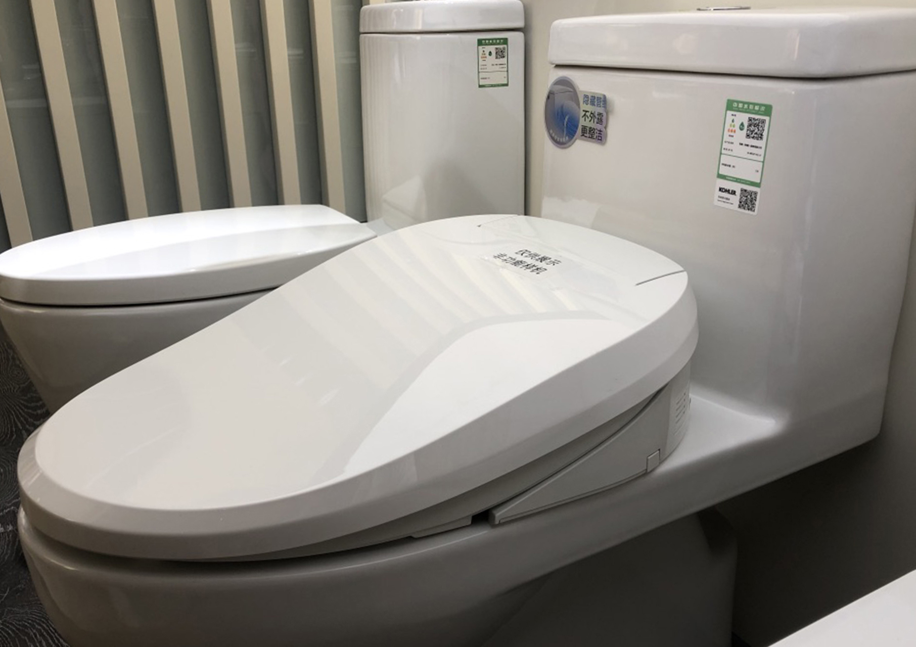 买马桶在线上买还是在实体店买好,卖马桶店