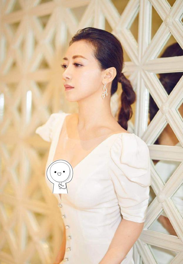 陈紫函身材也太嫩了吧，穿衣显“肉”，比例好的让人羡慕