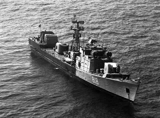 我舰奉命撞击你舰苏联,苏军军舰奉命撞击美舰