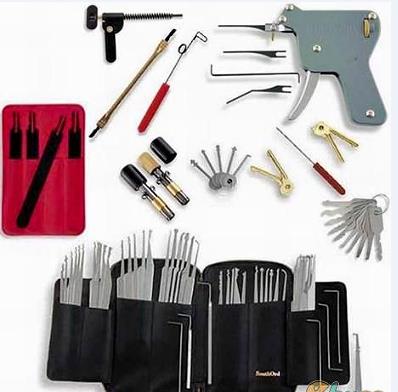 锁匠万能民用锁二合一,开锁师傅说哪种钥匙的锁安全性高