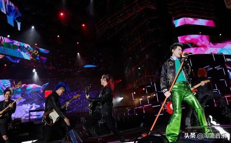 萧敬腾少年时淘气完整版,萧敬腾录节目时被分期送油纸伞