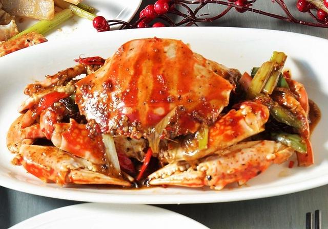 大厨怎么吃螃蟹的详细步骤,酱爆螃蟹的做法和配料