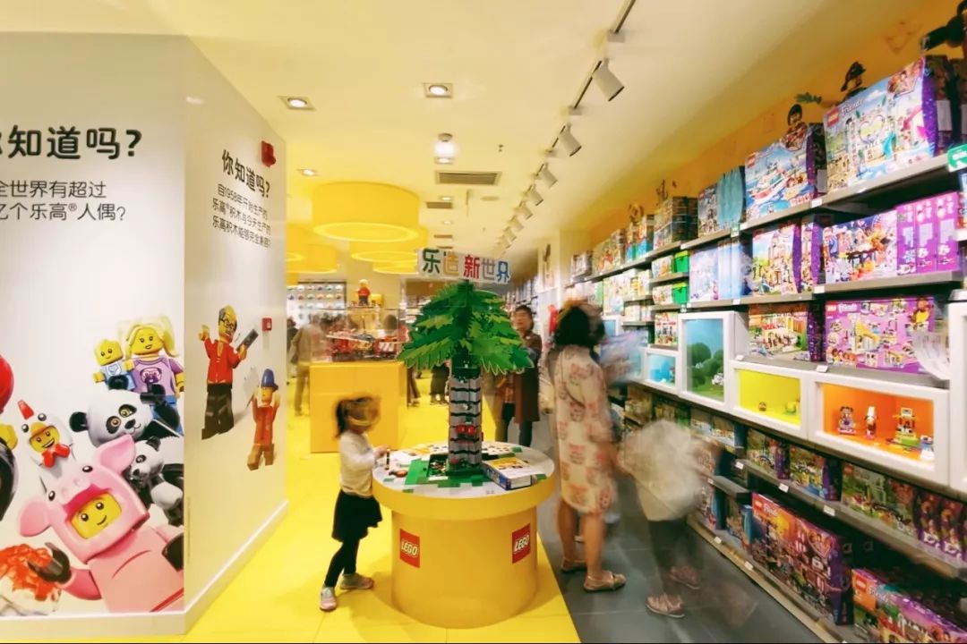 乐高西安授权专卖店曲江创意谷,西安乐高授权店乐高零件墙