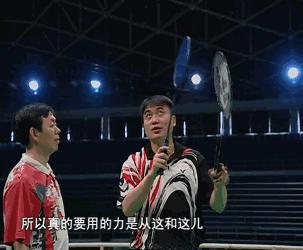 羽毛球高远球如何发力才正确,注意这4个动作让击球不再啃地