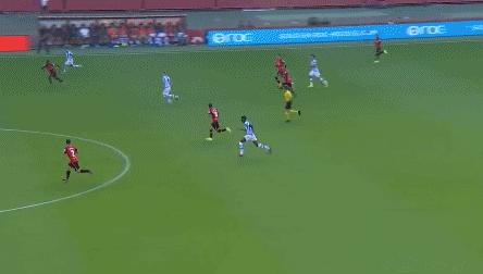 梅西武磊回归训练场,梅西沉肩过人武磊