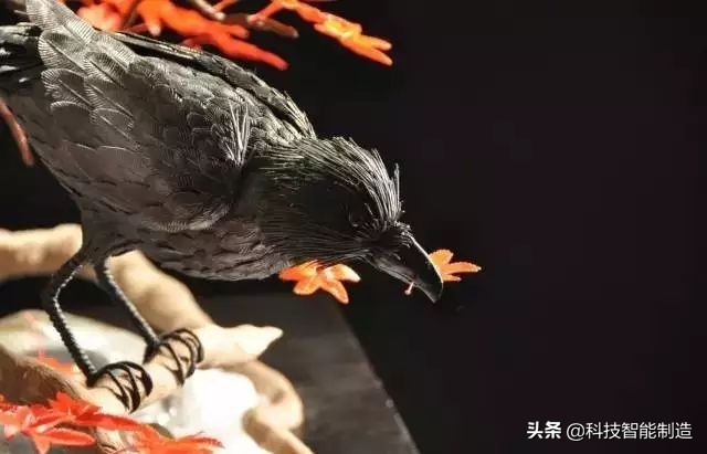 他说自己不是日本匠人，而是和果子艺术家，他做的和果子不忍吃掉