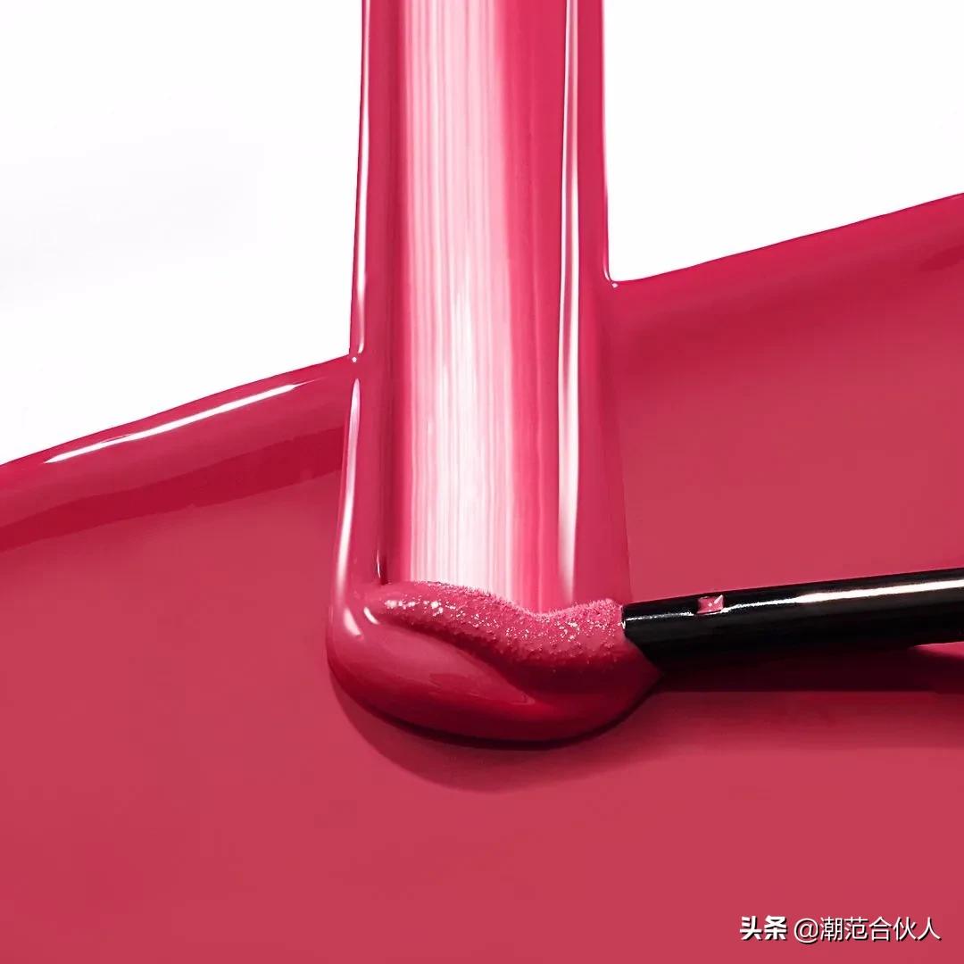 李佳琦omg这个产品也太好用了吧,李佳琦被称为美妆界的代名词