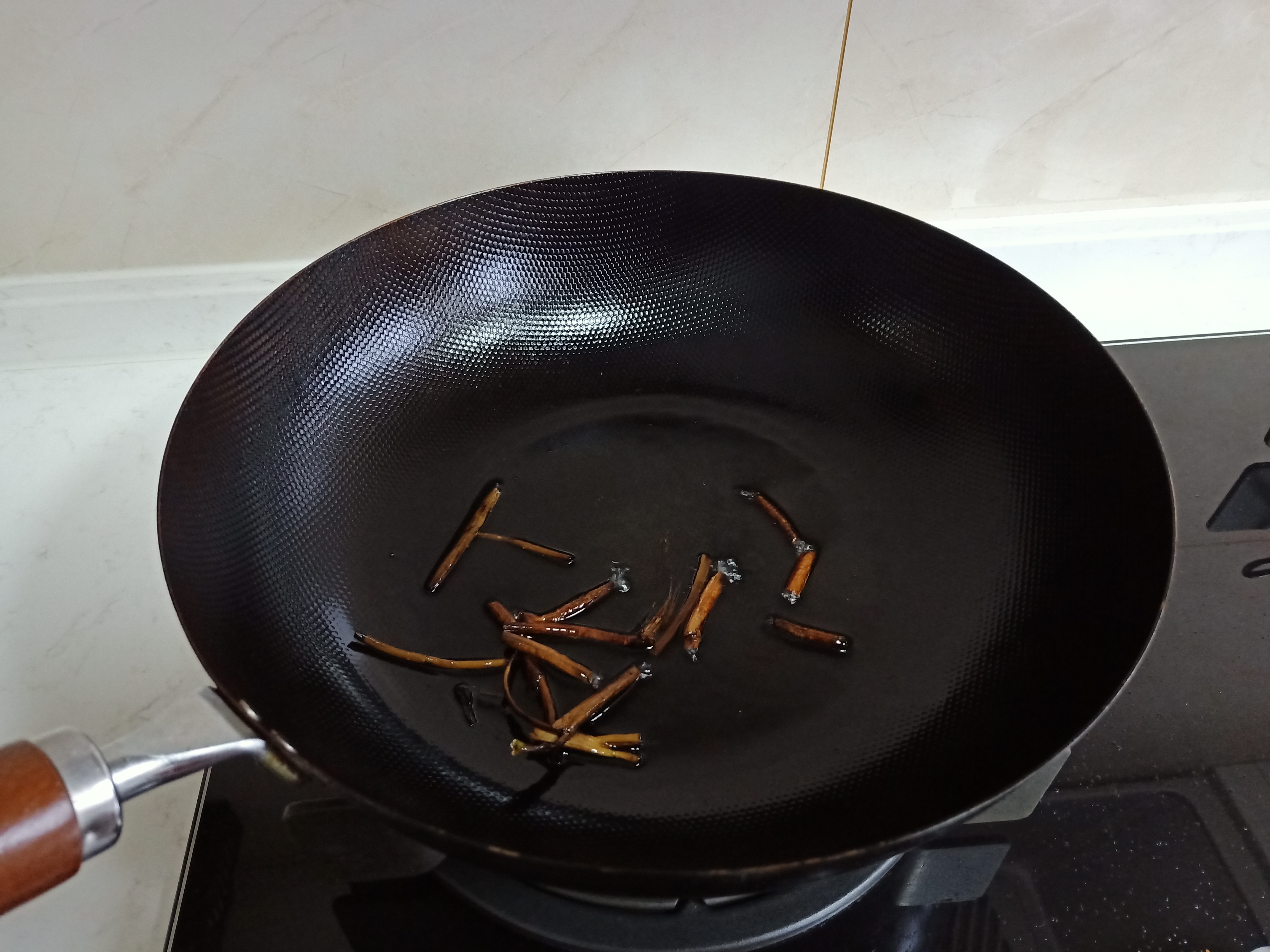 用鸡蛋葱做一个美味早餐,土豆鸡蛋葱做早餐