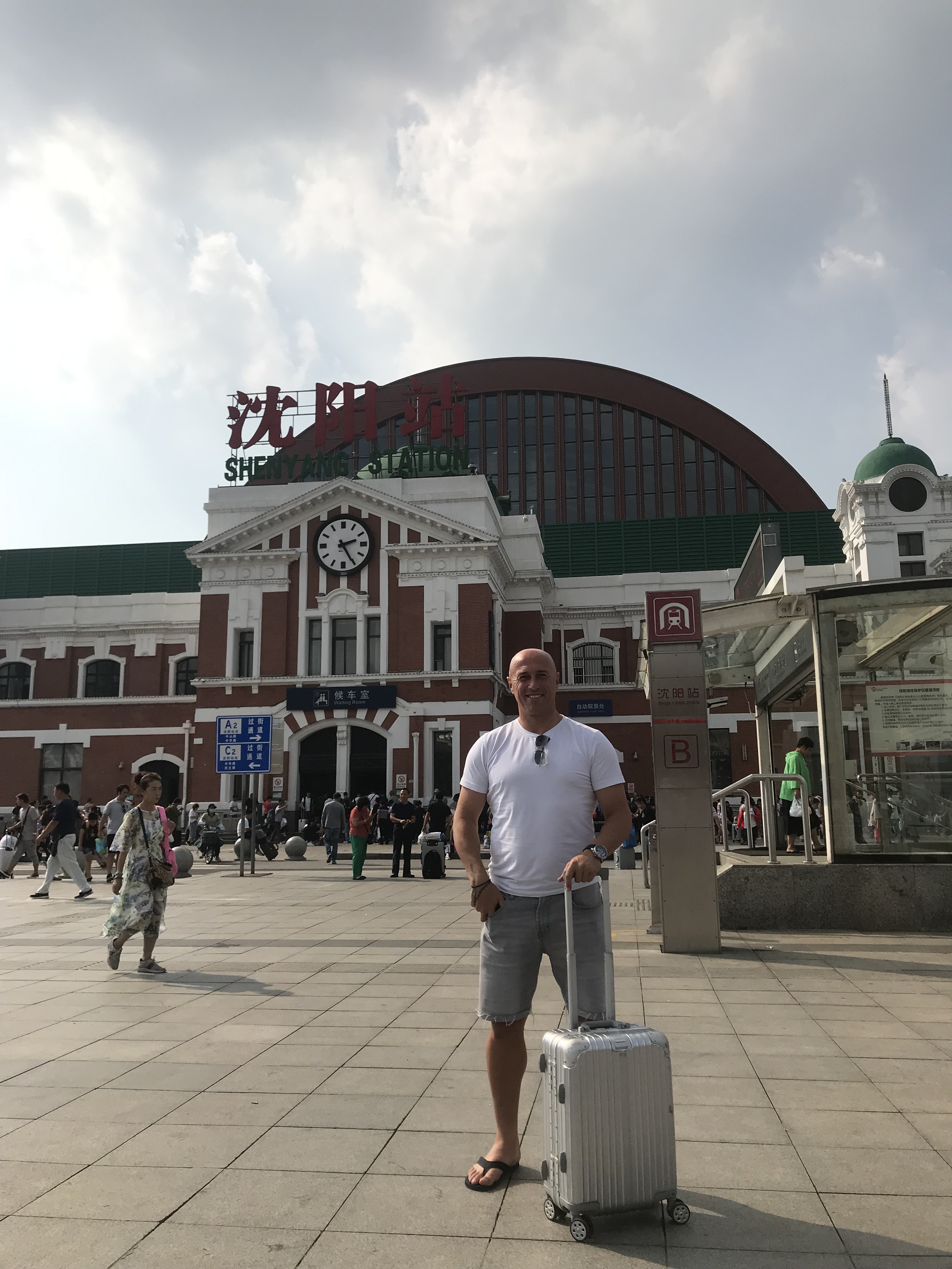 国足教练扬科维奇是实德哪个外援,大连实德扬科维奇与天津刘学宇