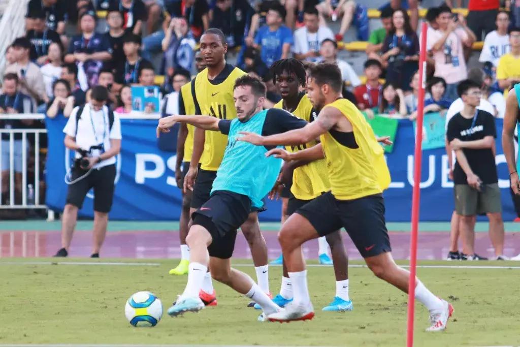 巴黎圣日耳曼抵达伯纳乌,巴黎圣日耳曼姆巴佩射门训练