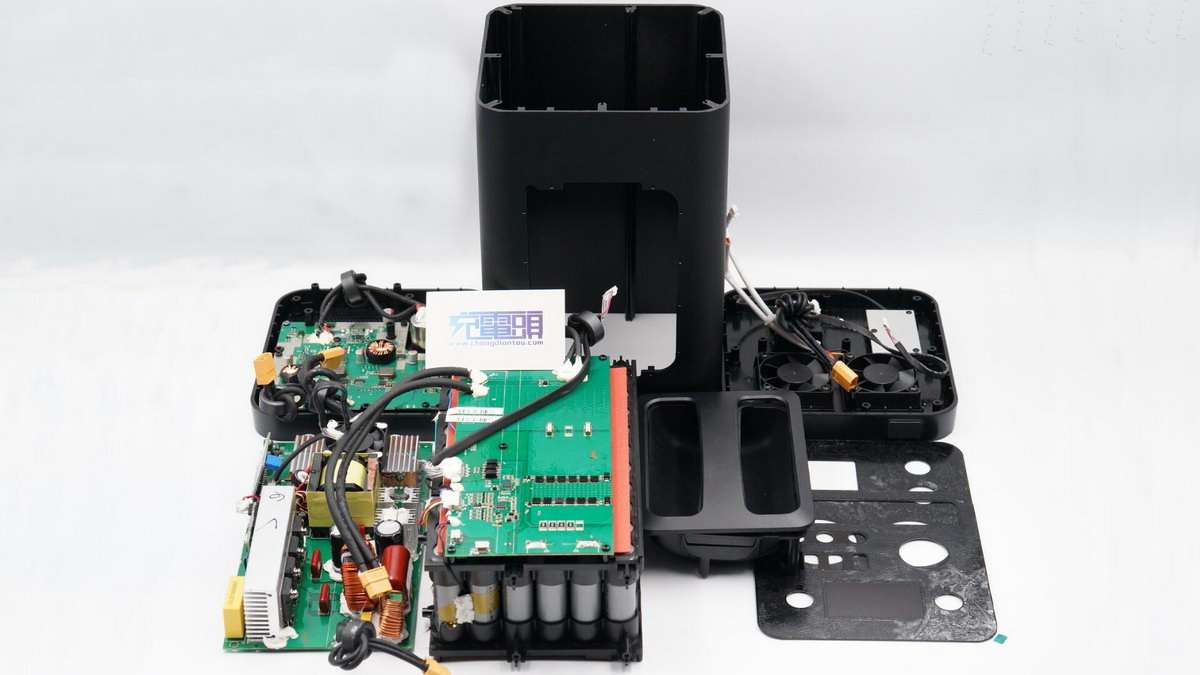 公牛便携式电源拆解,公牛1800w户外电源拆解