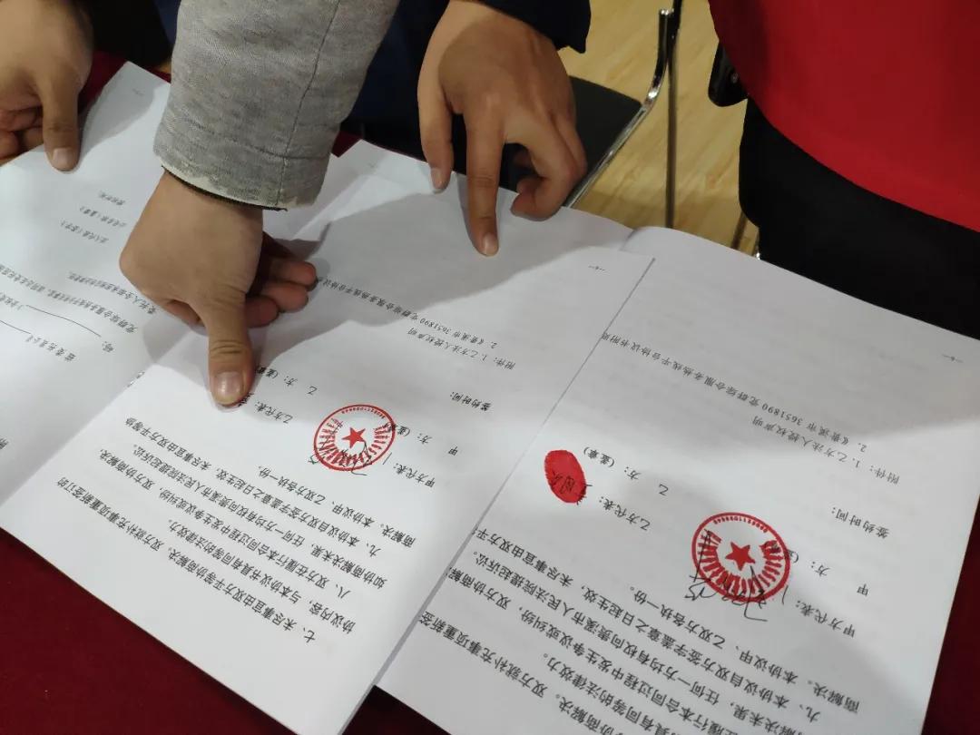 贵溪市3651890*党**群综合服务热线平台举行加盟商签约仪式