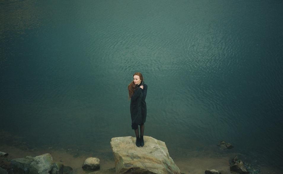 轻如鸿毛重如泰山图片,轻如鸿毛的崩溃