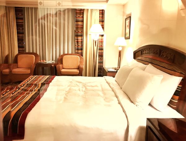 这家酒店有全台唯一「乌龙院主题房」,还能在馆内开赛车