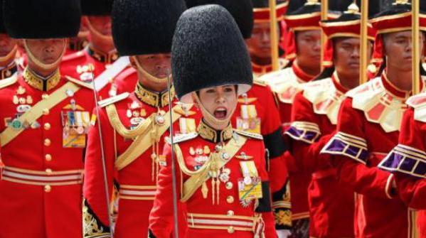 哇集拉隆功贵妃少将军衔,指挥皇家卫队英姿飒爽,尽显军人气质