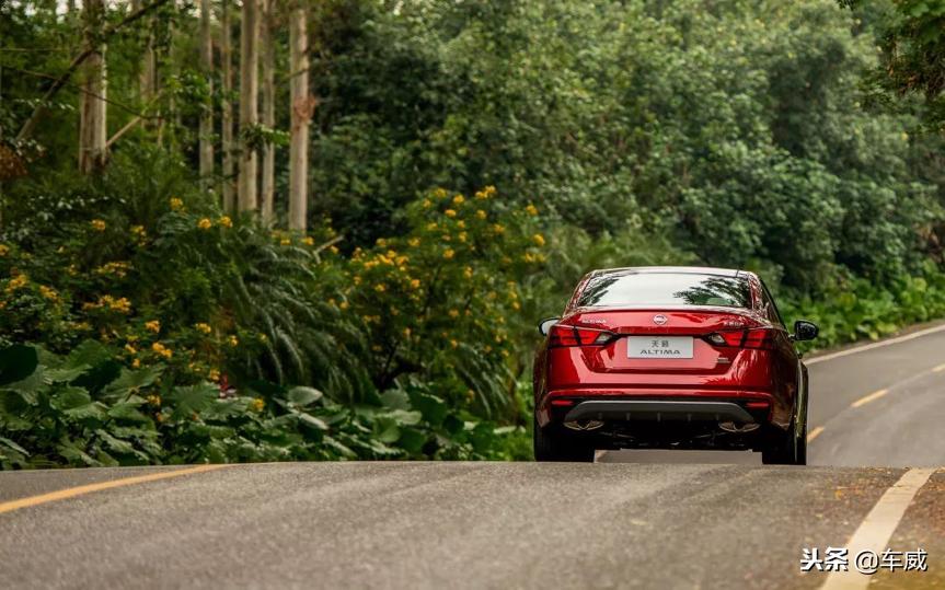 全新天籁竞争力分析,设计、舒适性有优势,但运动只表现在发动机