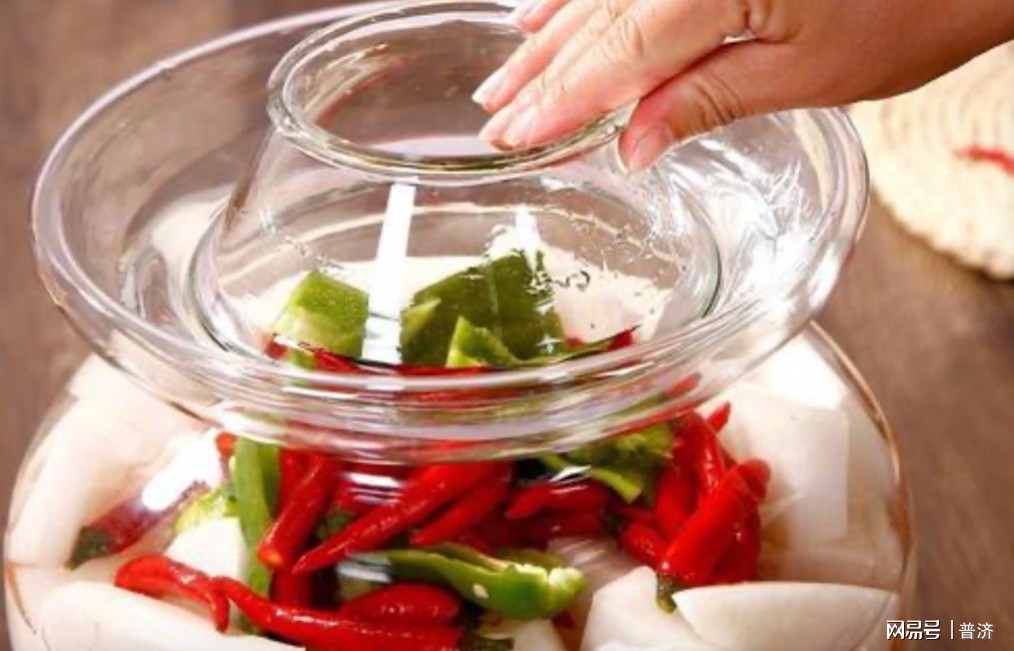 泡菜怎样做才不会起白沫,泡菜怎么处理长白花