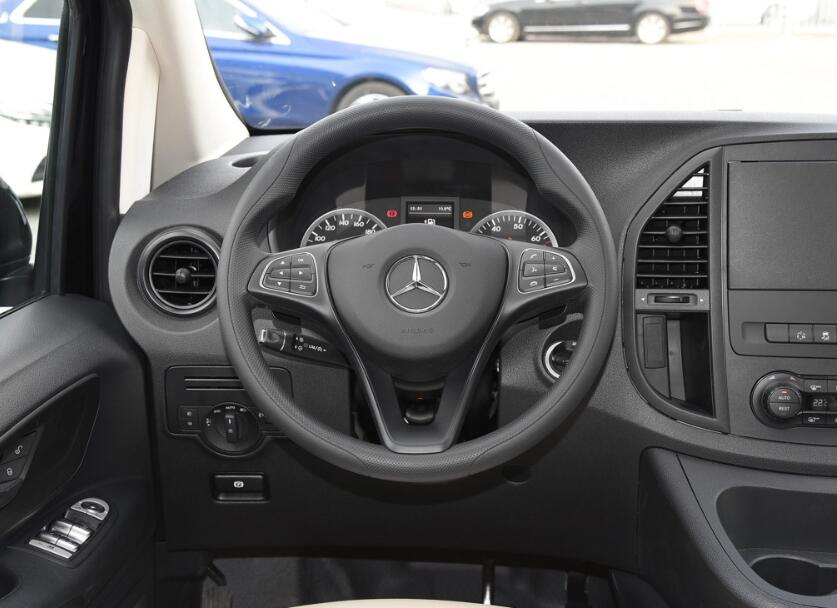 奔驰mpv埃尔法,奔驰v级不比埃尔法有面子吗