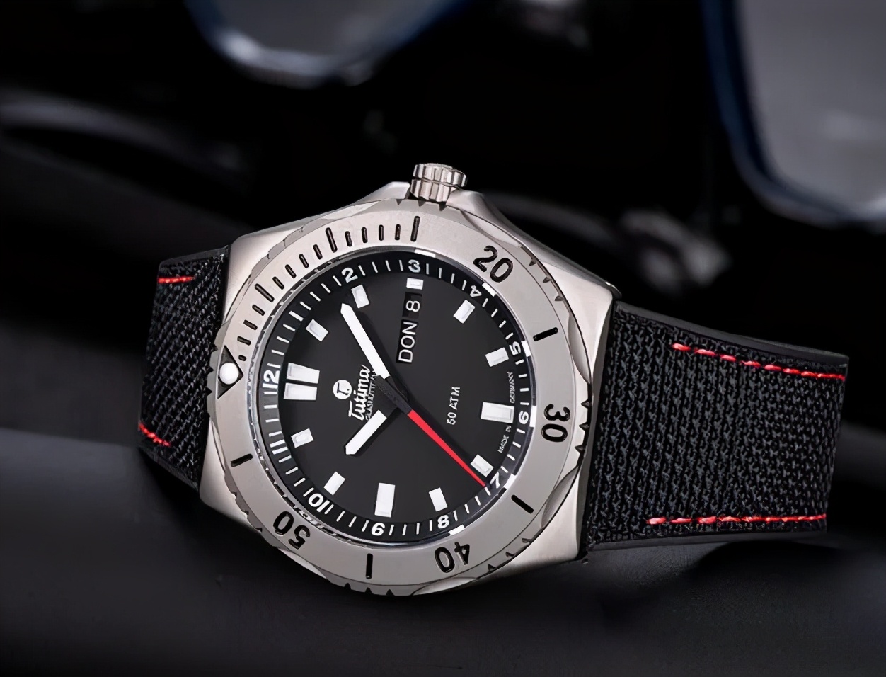 百年灵对比浪琴,百年灵超级海洋和浪琴祖鲁哪个好