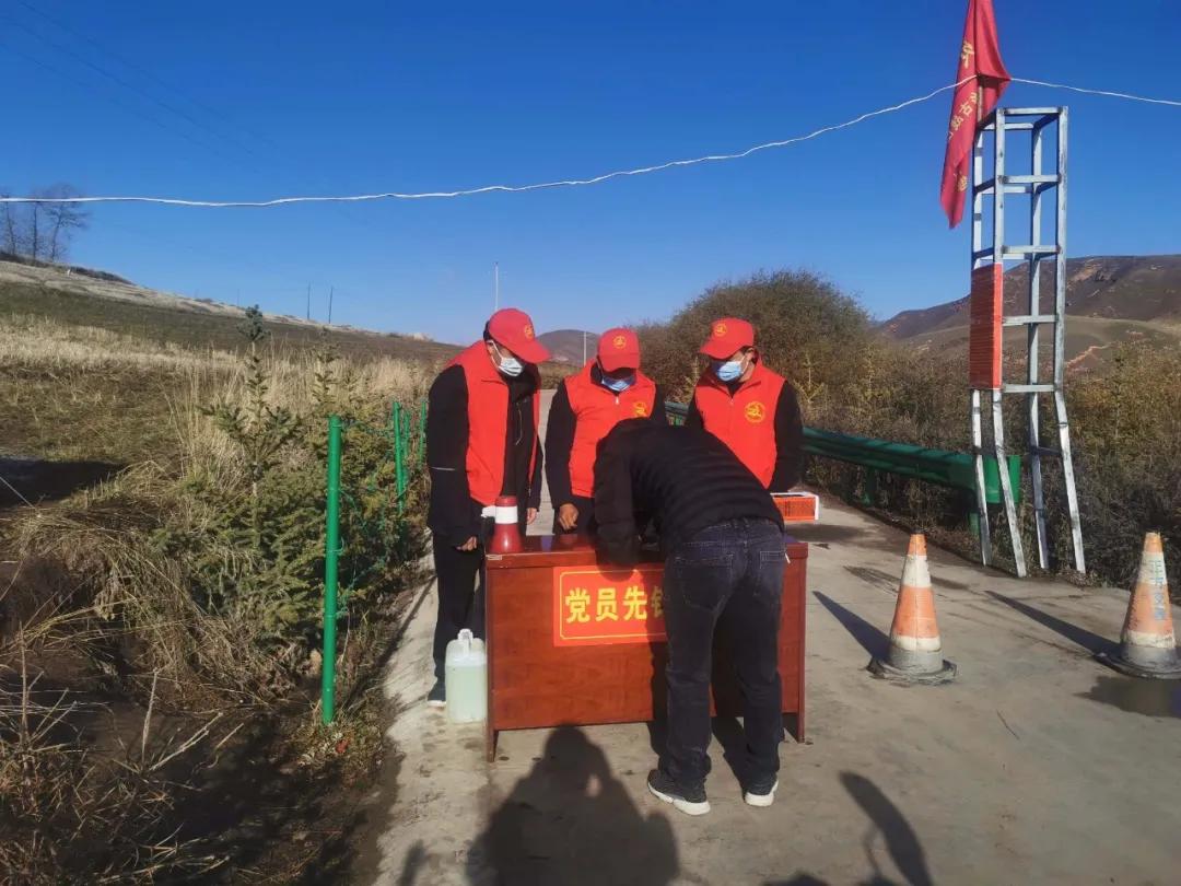 【疫情防控临潭在行动】术布乡：“小红帽”显青年担当“红马甲”聚青春力量