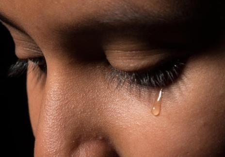 印度骇人听闻性侵案,印度19岁少女被性侵案件