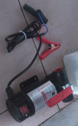 12v电瓶可带多少瓦的抽油泵,电动抽油泵12v怎么连接电瓶