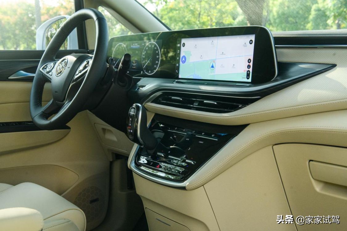 有通吃本事的新款别克gl8,别克gl8和奔驰v级怎么选