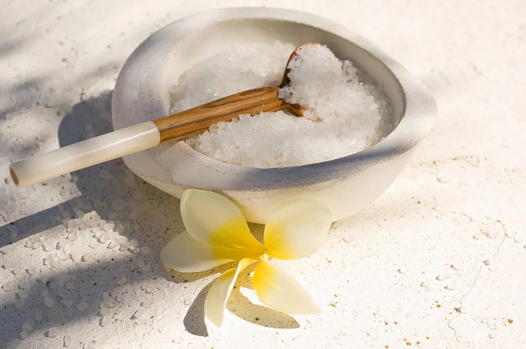 他们把“浴盐”吃了，然后变成了“丧尸”