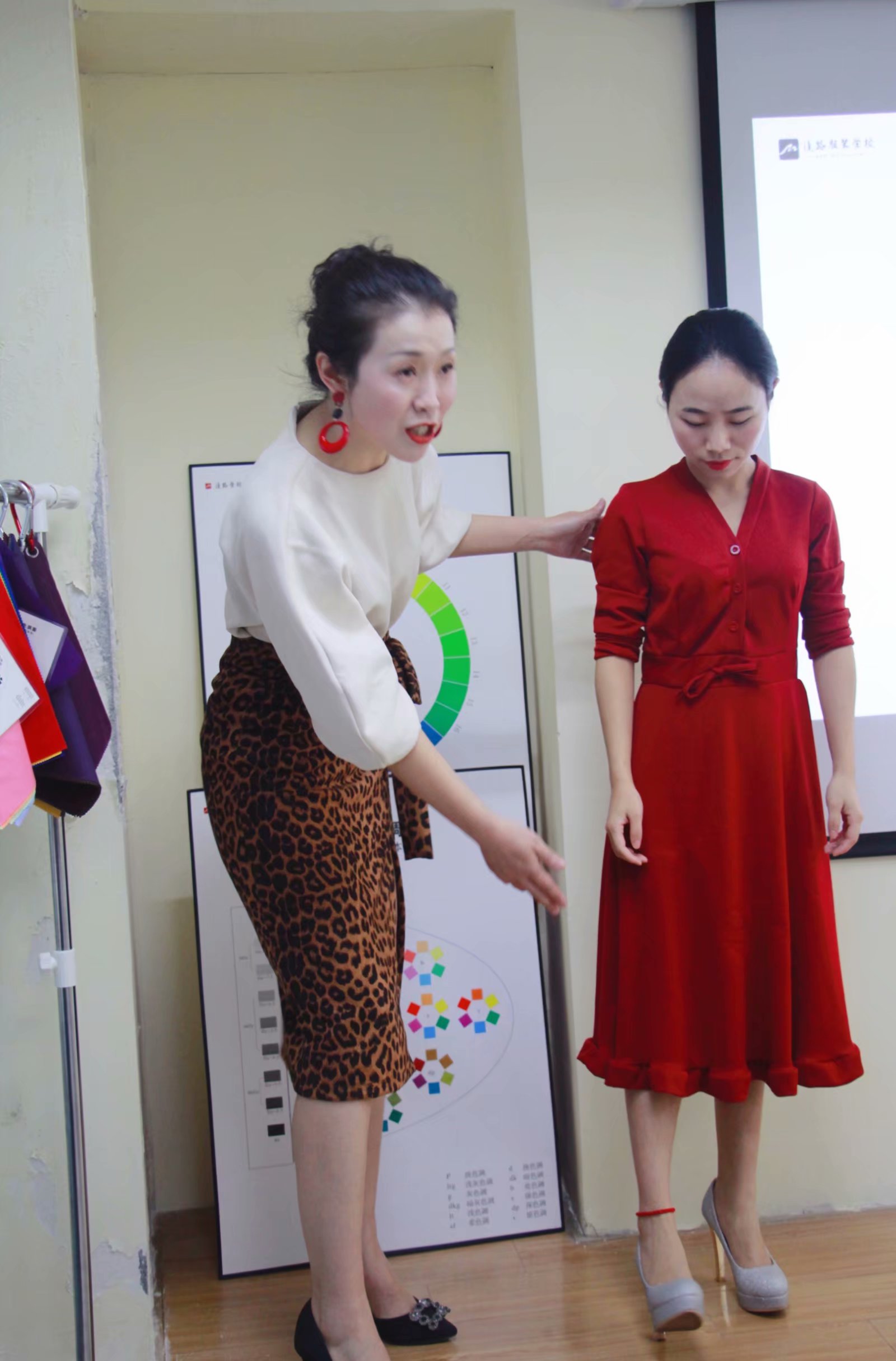 花木色彩和服装搭配,服装色彩搭配方法