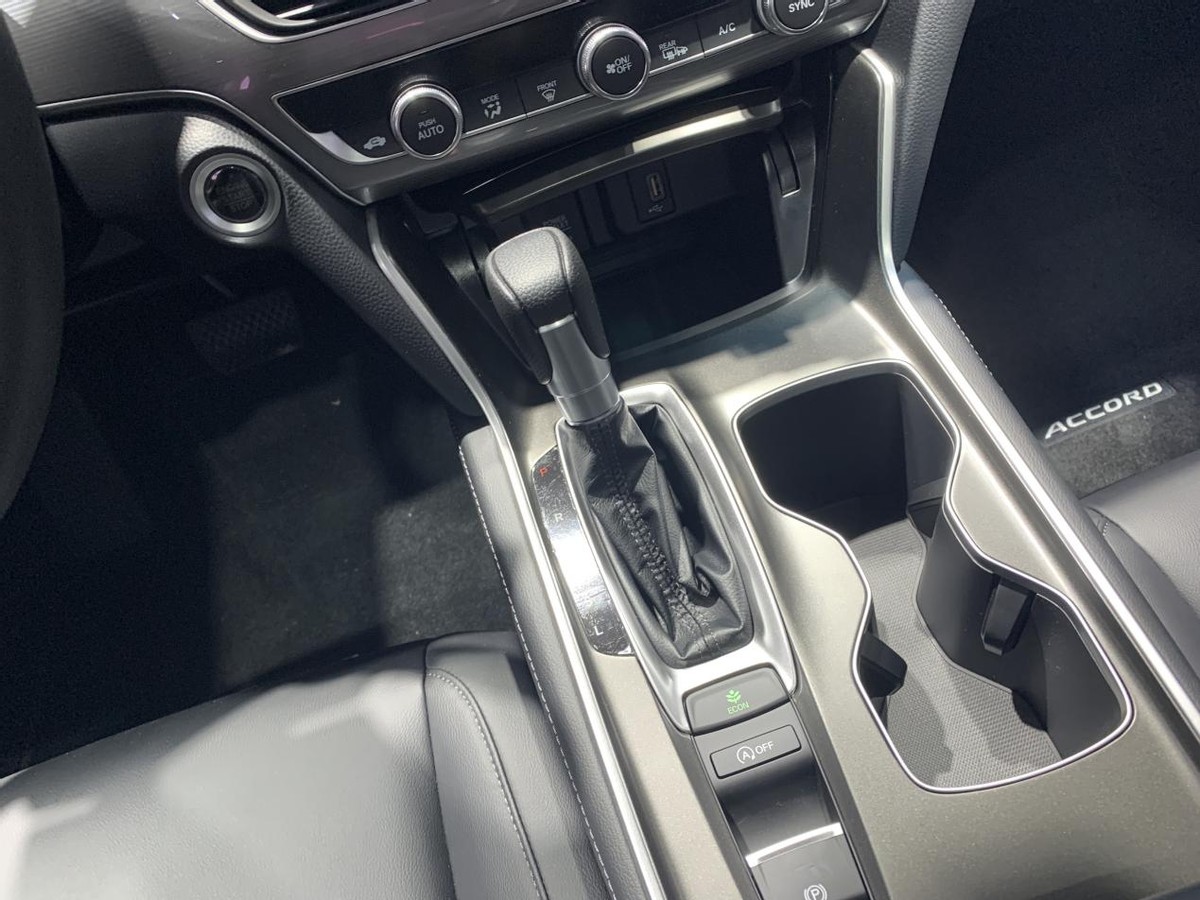 b级轿车推荐新款雅阁,雅阁十一代智享版配色选哪个