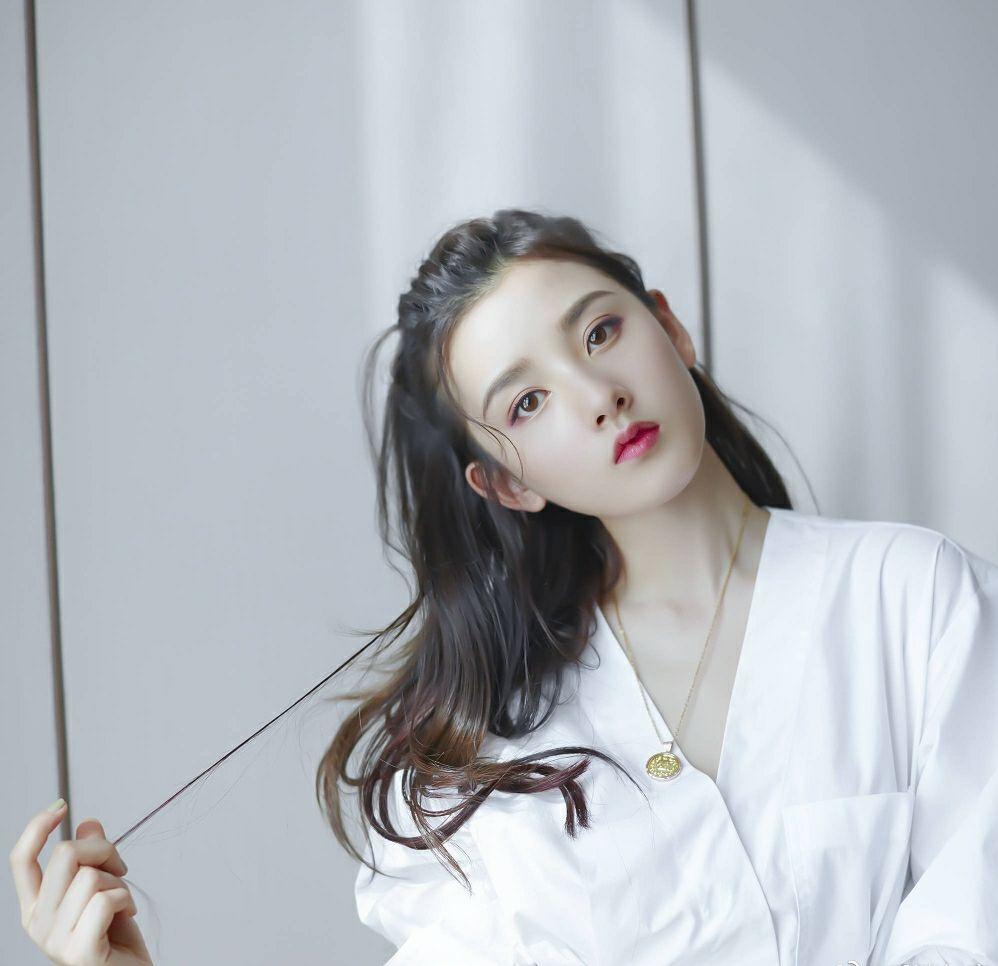 屈臣氏王炸产品,宋祖儿和王炸贴面膜