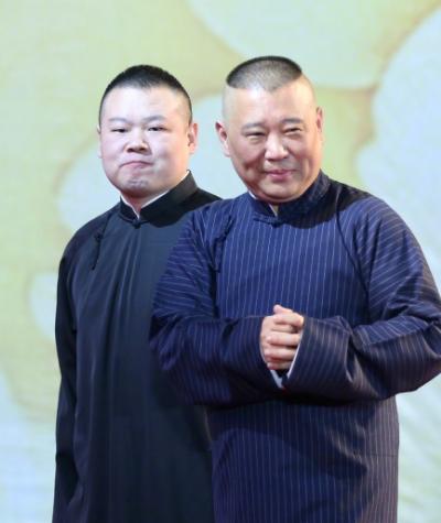 岳云鹏向男足道歉，高峰被国安粉丝堵，女足胜利后德云社争议不断