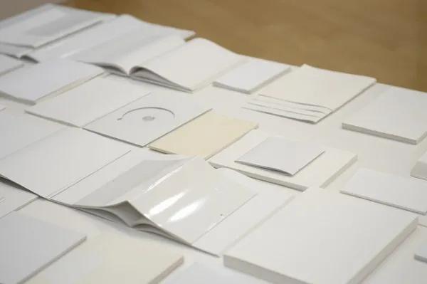 “请给我看看你最喜欢的纸”