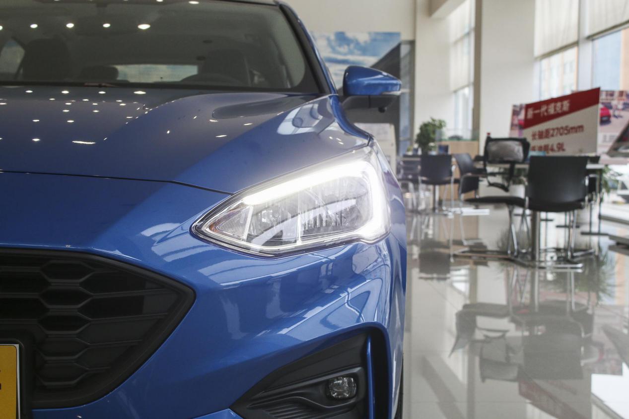 福克斯两厢三缸发动机怎么样,福克斯两厢1.0t三缸值不值得购买