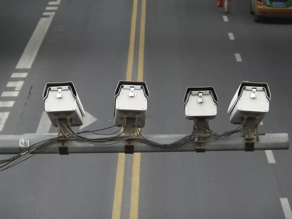 绿灯起步快了扣分吗,绿灯右转不停扣3分罚200元为什么