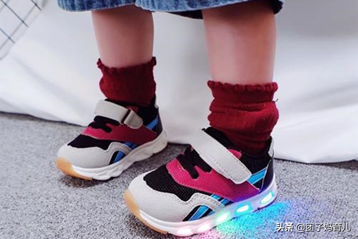 儿童发光鞋会自燃吗,这种鞋突然火了医生紧急提醒